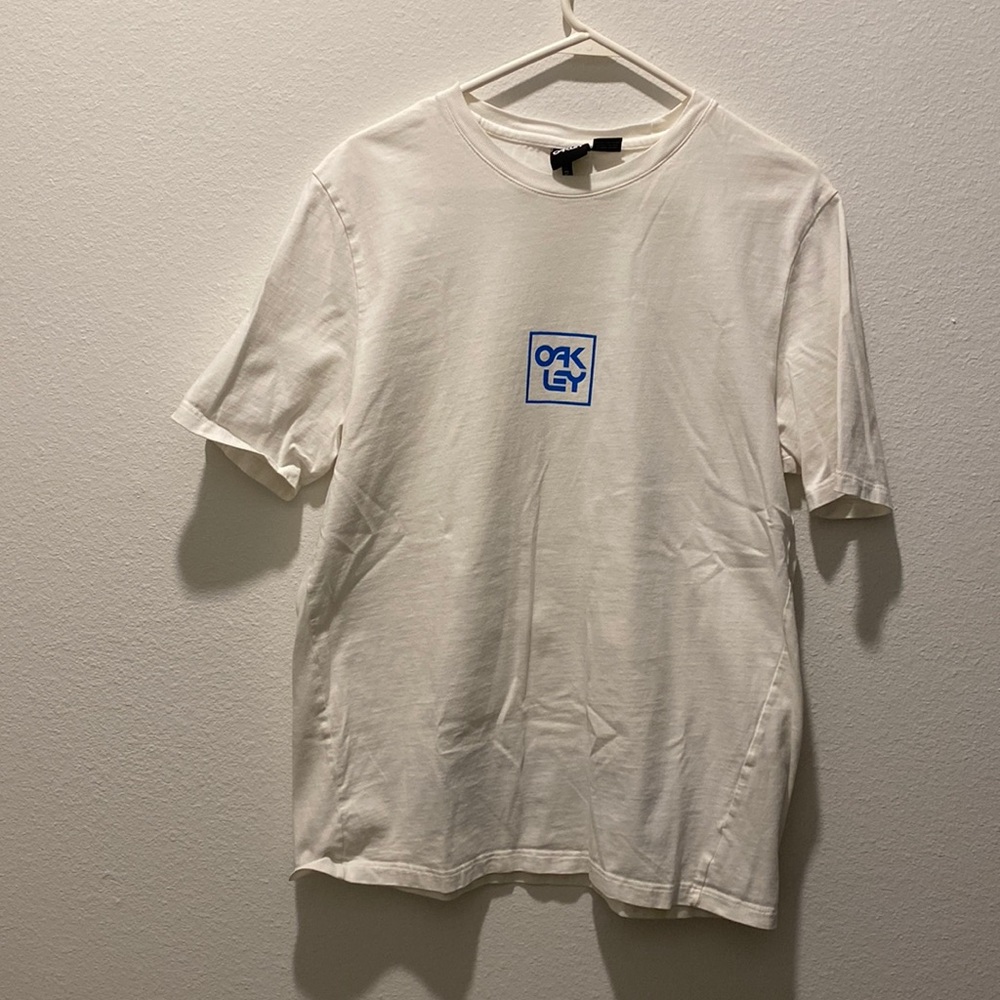 Oakley T-shirt